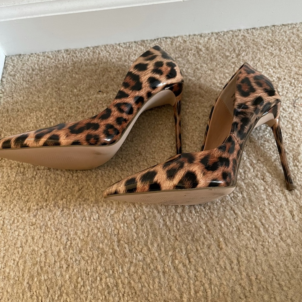 Leopard pumps